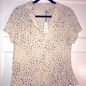 Spotted short sleeve collared blouse size M - NWT